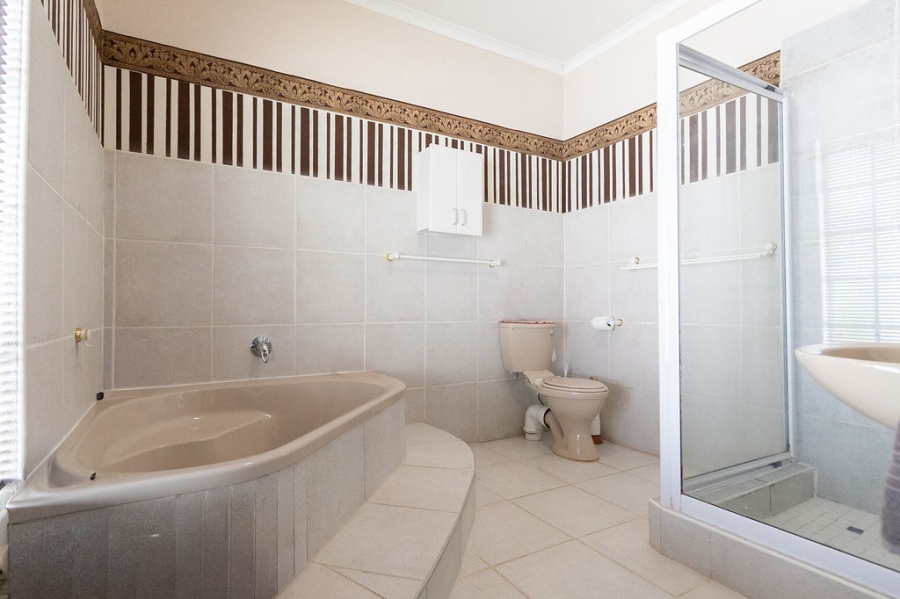 3 Bedroom Property for Sale in Safari Gardens North West